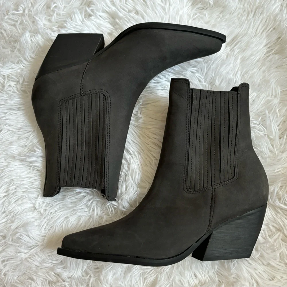 NEW Steve Madden Terezza Nubuck Booties - Picture 2 of 8